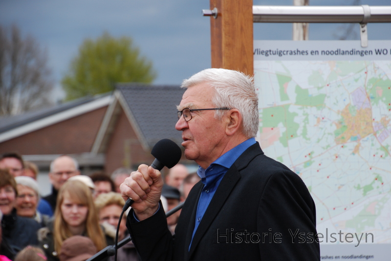 Lei Potten, secr. Stichting Historie Ysselsteyn verteld over het hoe en waarom van het monument.