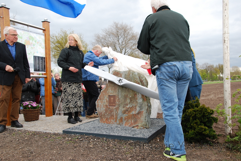 Het onthulde monument.