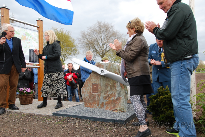 Applaus voor het monument.