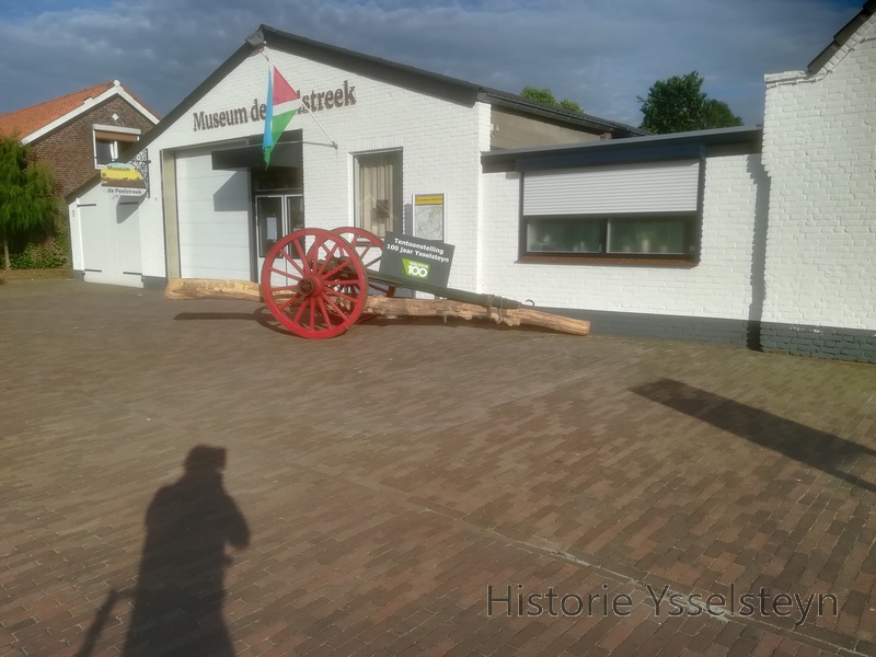 Voor museum De Peelstreek stond een originele mallejan als blikvanger.