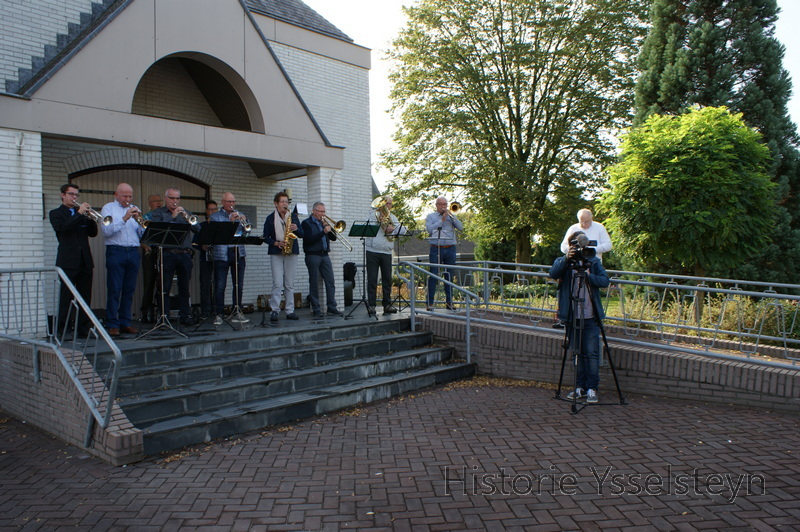 Het Wilhelmus gespeeld door “Wie het die gebeld”.