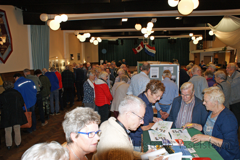 Veel belangstelling voor de fototentoonstelling in Gemeenschapshuis Smelehof.