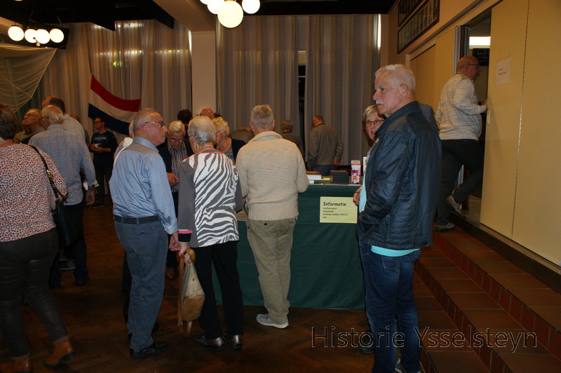 Veel belangstelling voor de fototentoonstelling in Gemeenschapshuis Smelehof.