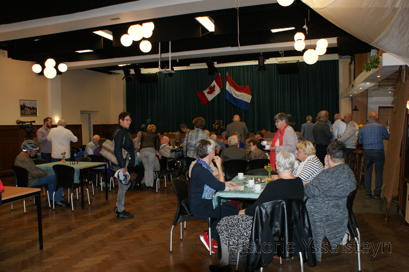 Veel belangstelling voor de fototentoonstelling in Gemeenschapshuis Smelehof.